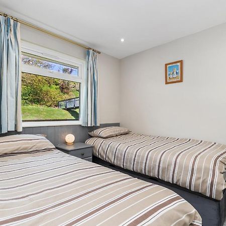 Salty Kisses - Sea Front Aparment Apartment Hodgeston Bagian luar foto