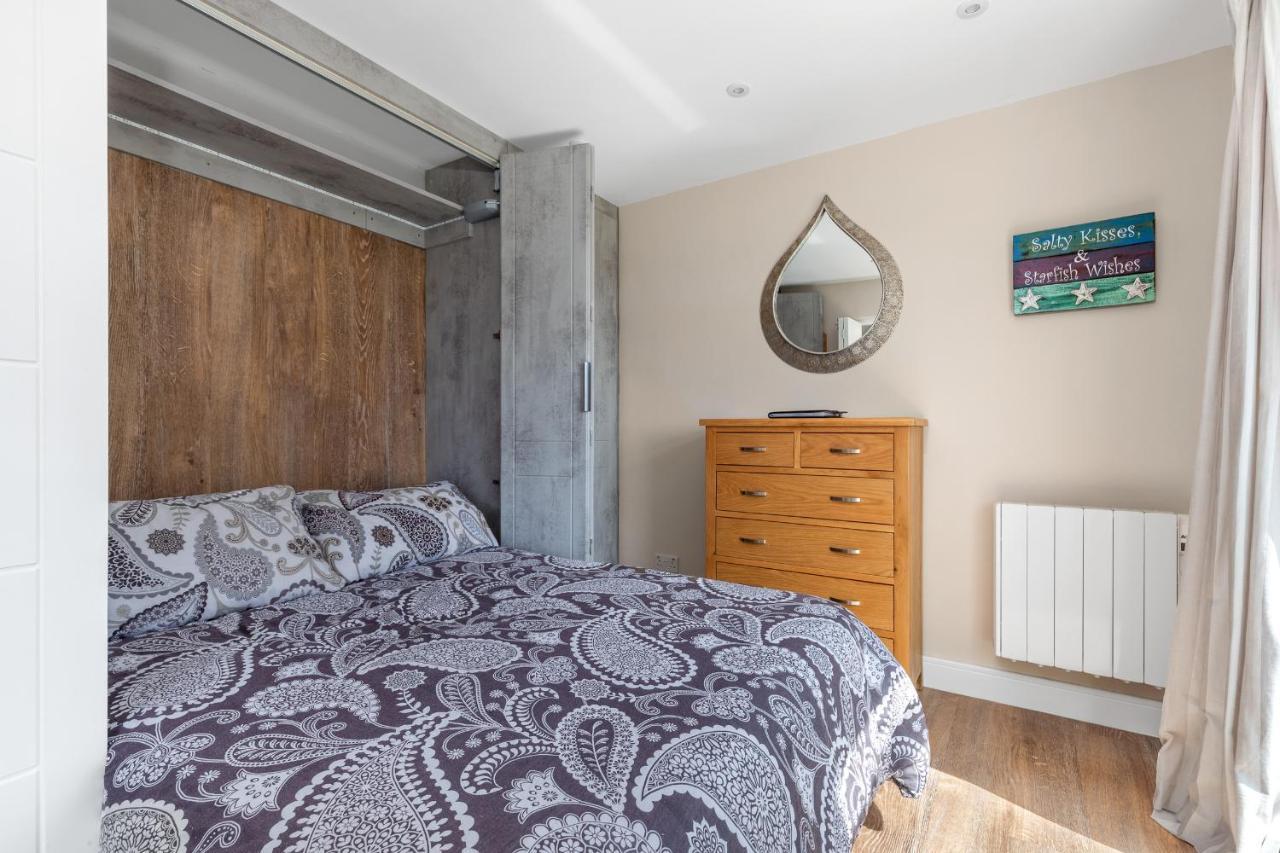 Salty Kisses - Sea Front Aparment Apartment Hodgeston Bagian luar foto