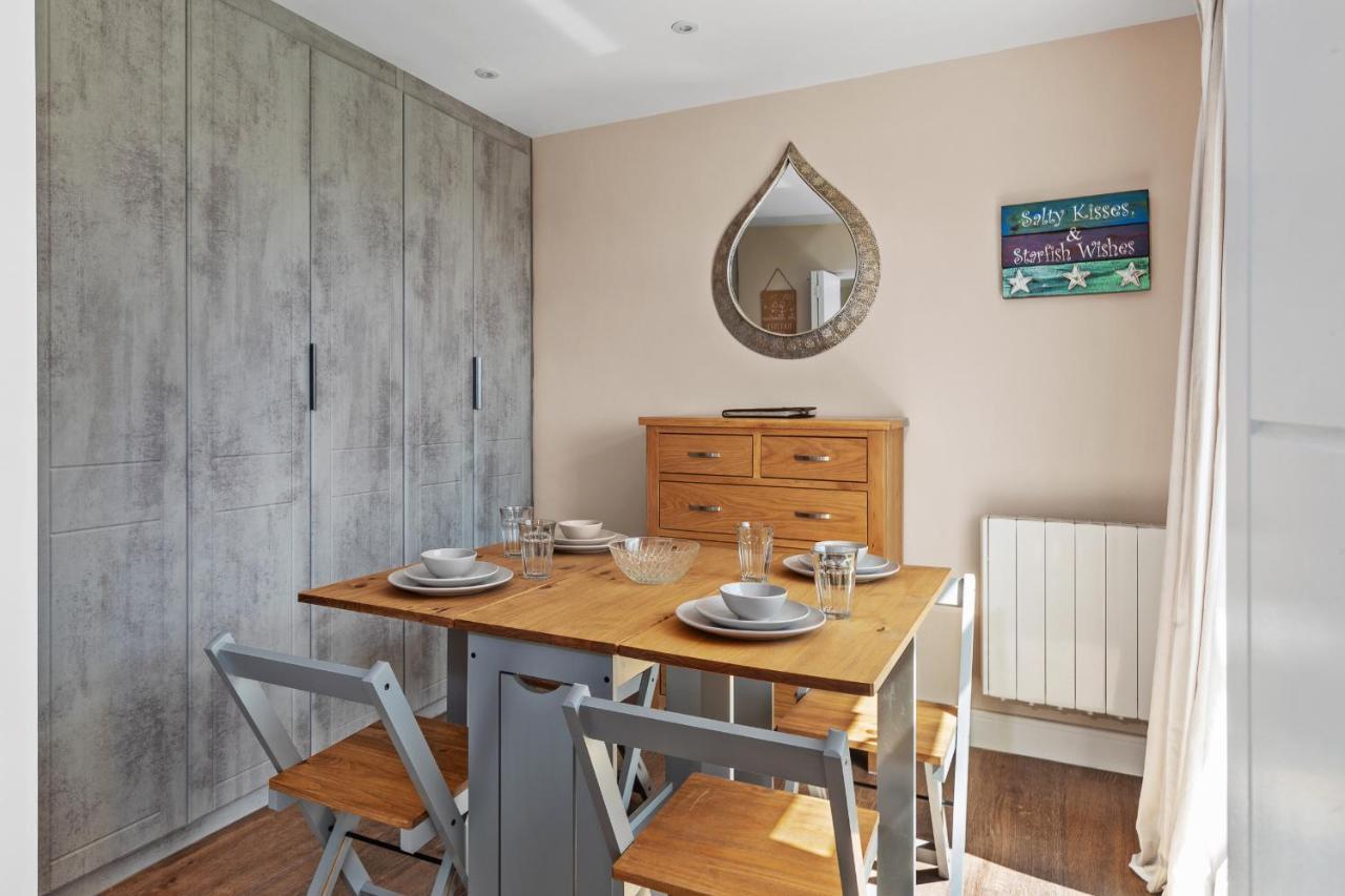 Salty Kisses - Sea Front Aparment Apartment Hodgeston Bagian luar foto